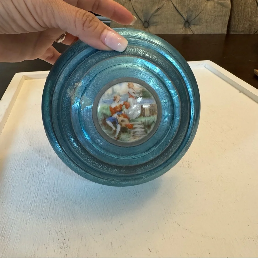 Vintage 1940/50 Decorative Blue Metallic Powder Puff Music Box